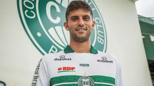 Benjamín Kuscevic tiene contrato vigente con Coritiba hasta 2026.
