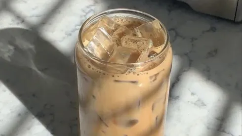 Receta de café helado y frapuccino paso a paso.
