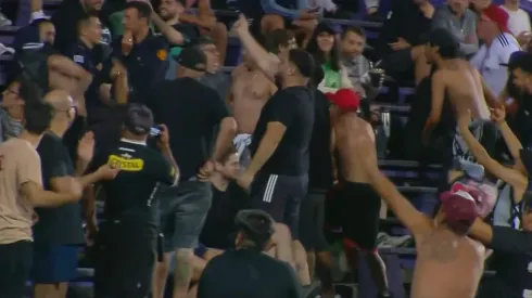 "Hinchas" de Colo Colo provocan serios incidentes en Montevideo.
