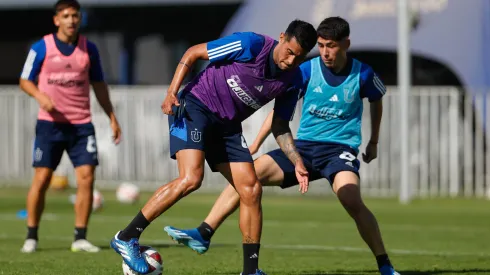 Los jugadores de la U preparan el duelo ante la UC.
