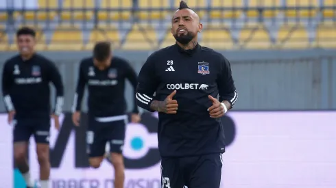 La presentación de Arturo Vidal en Colo Colo cambia de hora, no de día.
