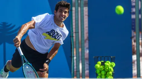 Cristian Garín pone en duda su presencia en ATP de Santiago.
