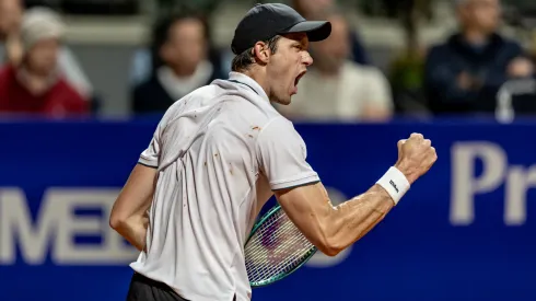 Nicolás Jarry da la pelea en el Argentina Open ante el local Tomás Etcheverry.
