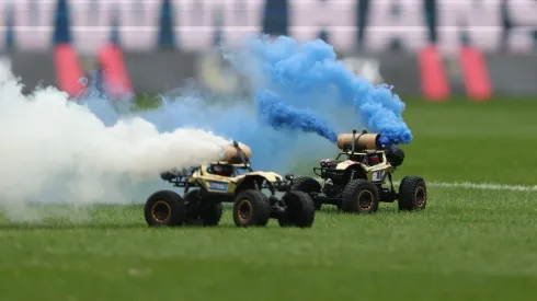 Los hinchas de los equipos en Bundesliga se pusieron creativos para protestar.
