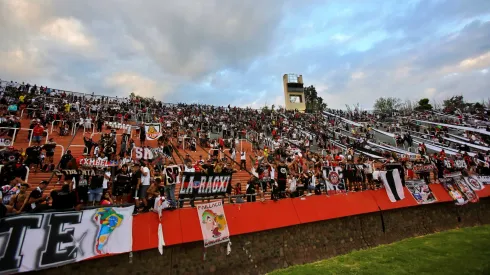 El mal comportamiento de los hinchas albos fue notorio en Mendoza.
