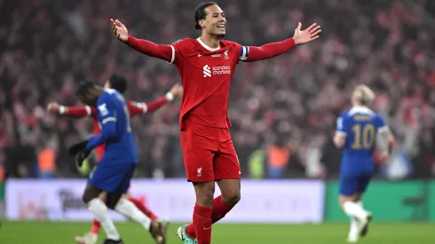 Virgil Van Dijk le dio al Liverpool el triunfo ante Chelsea en la final de EFL Cup.
