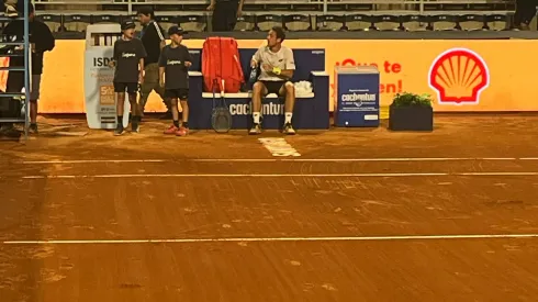 El español Roberto Carballes Baena explota contra el ATP 250 de Santiago.
