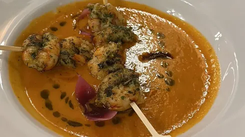 Imagen de referencia: gazpacho con langostinos.
