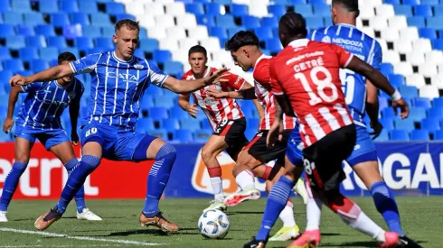 Estudiantes de La Plata derrotó a Godoy Cruz con una muy buena participación de Javier Altamirano.
