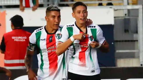 Tres jugadores del fútbol chileno aparecen en el equipo de la semana

