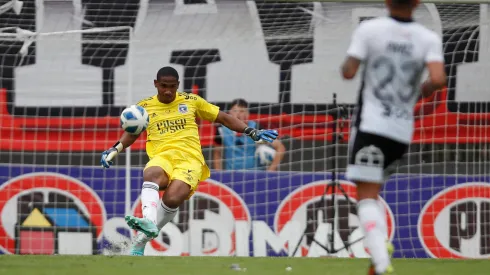 Carabalí se quedó en Colo Colo para pelear un puesto en el equipo de Almirón 
