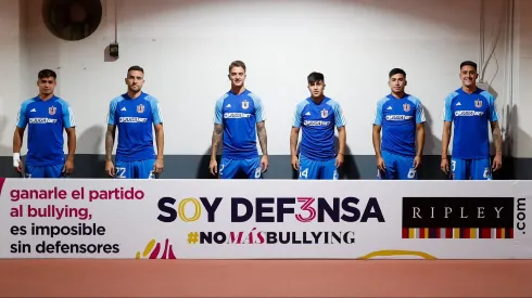 Con este lienzo, los defensas de Universidad de Chile entraron a la cancha ante O'Higgins de Rancagua.
