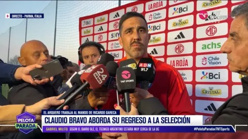 Claudio Bravo habló hasta de su bigote.
