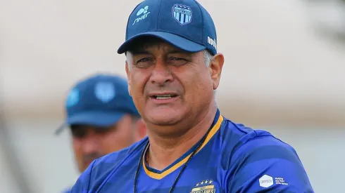 Otro asado le pega a Ronald Fuentes, ahora como DT de Magallanes.
