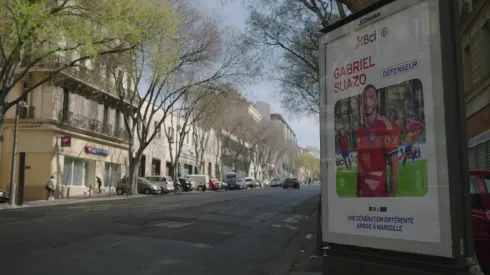 Las calles de Marsella, en Francia, tienen estos particulares afiches de los jugadores de la Selección Chilena. 
