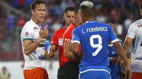 Leandro Fernández fue amonestado en el partido.
