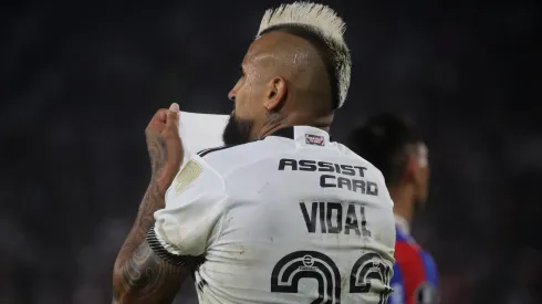 Caamaño durísimo: a Vidal la cancha le está quedando grande.
