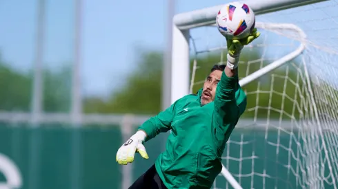 Claudio Bravo volvería a la titularidad en Betis tras cinco meses.
