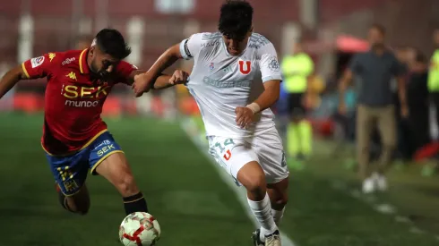 Piden afirmar al lateral en Universidad de Chile.
