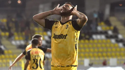 Andrés Chávez celebra su gol por Copa Sudamericana.
