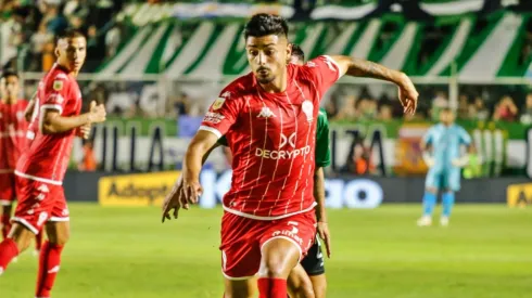 Alarcón agarró camiseta de titular en el fútbol argentino.
