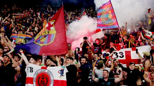 Hinchas del Barcelona muestran la hilacha previo a duelo por Champions League.
