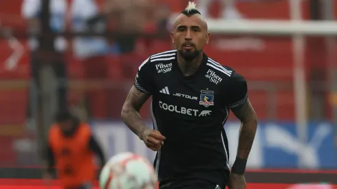 Arturo Vidal le marcó a la UC en Santa Laura.
