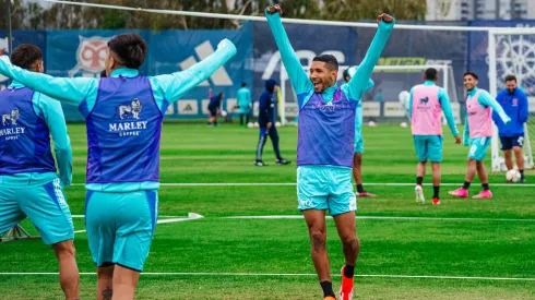 Palacios celebra su regreso a las canchas con la U.
