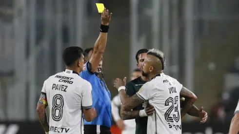 Arturo Vidal se ganó la tercera amarilla en Libertadores, lo que lo deja suspendido para el duelo ante Fluminense.
