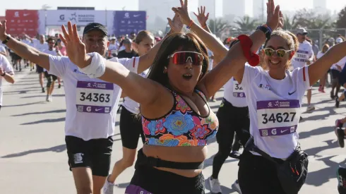 Los chilenos saldrán a las calles para correr en Santiago.
