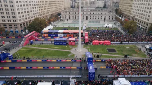 Gran parte de la Maratón pasa por la Alameda. Micros tendrán desvíos.
