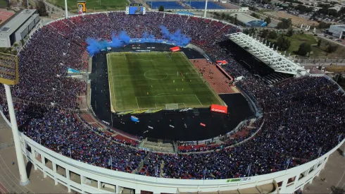 La U está atenta con la cancha del Estadio Nacional.

