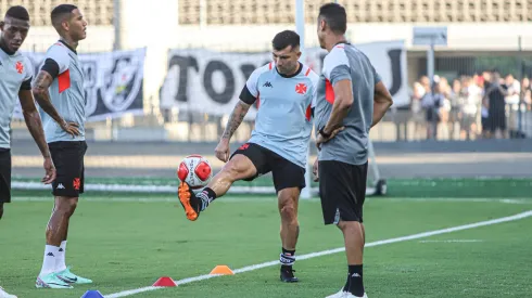 Gary Medel se quedó en la banca durante partido por Copa de Brasil.
