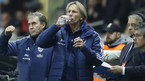 El entrenador de la Roja  tiene que entregar su nómina.
