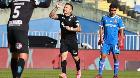 Álvaro Ramos celebró así su gol a la U. de Chile en el 2-2 de Deportes Iquique y los azules. 
