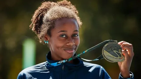 Berdine Castillo ganó el oro en los 800 metros.
