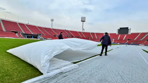 La carpa que cubría el césped del Estadio Nacional fue retirada durante este miércoles.
