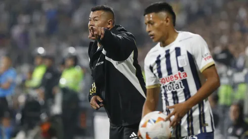 Jorge Almirón entrega confianza a su plantel para Copa Libertadores.
