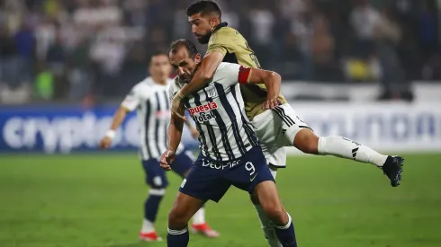 Colo Colo le robó un empate a Alianza Lima en Perú.
