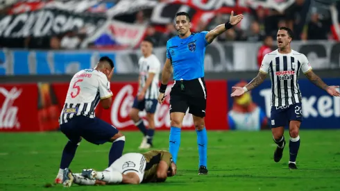 El arbitraje de Yael Falcón Pérez generó ronchas en Perú.
