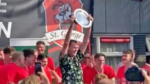 Jan Smit llegó incluso a levantar la copa de campeón.
