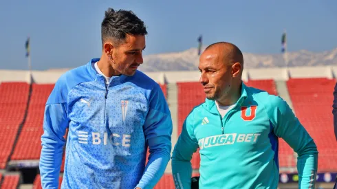 Azules y cruzados chocan en el Estadio Nacional.
