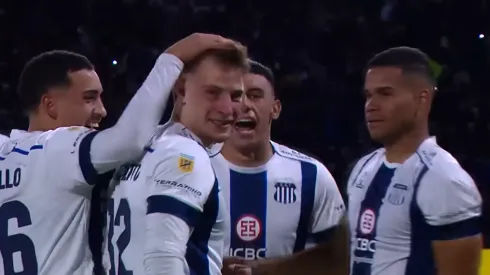 Ortegoza grita emocionado por el primer gol de Bruno Barticciotto en Argentina. 
