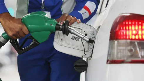 Revisa las modificaciones en el precio de los combustibles según ENAP.

