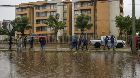 Santiago, 22 mayo 2024.<br />
Inundacion en la comuna de Quilicura. El desborde de un canal afecta al barrio Lo Cruzat inundando casas y comercios.
