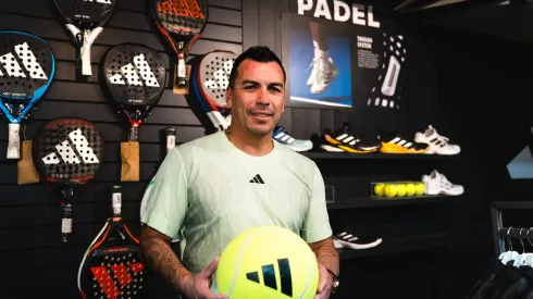 Esteban Paredes está dedicado al pádel tras su retiro del fútbol
