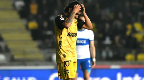 Luciano Cabral se toma la cabeza. No podrá jugar la Copa América.
