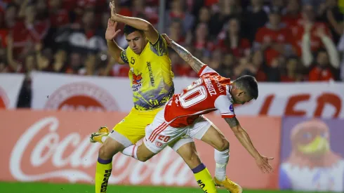 Charles Aránguiz fue titular y jugó 61 minutos en el triunfo del Inter de Porto Alegre que los mantiene en Copa Sudamericana.
