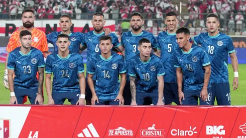 Paraguay mete ocho cambios contra Chile.
