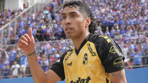 El DT de Everton habló de la inminente llegada de Luciano Cabral
